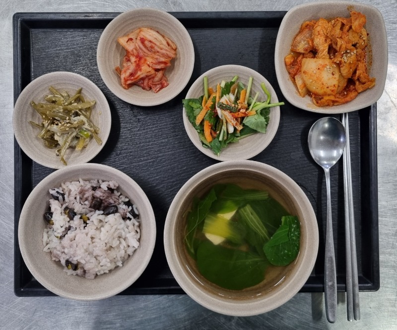 8 석식.jpg