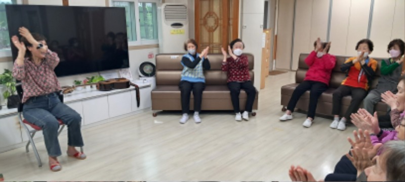 웃음치료3.jpg