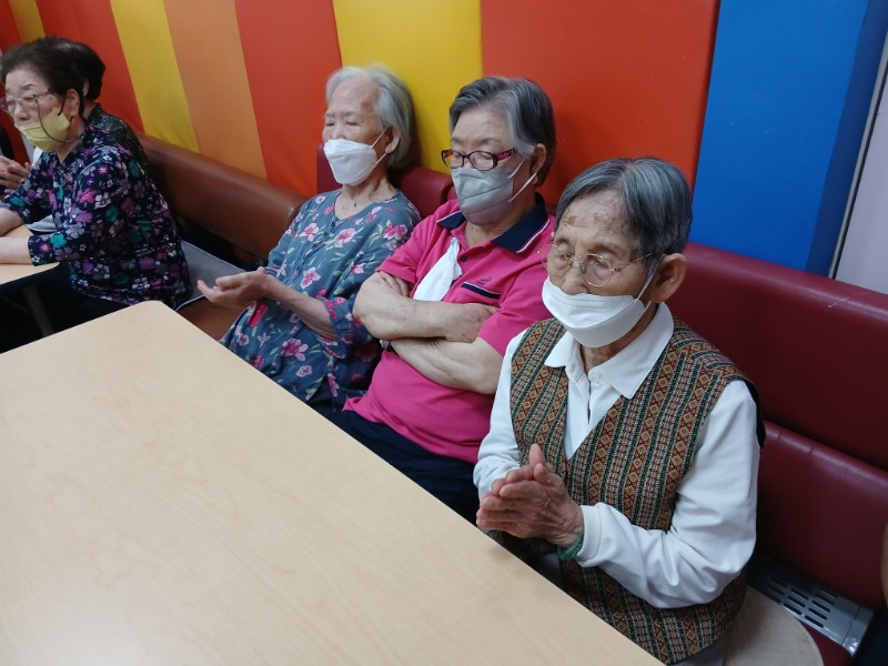 7.2 웃음치료2.jpg