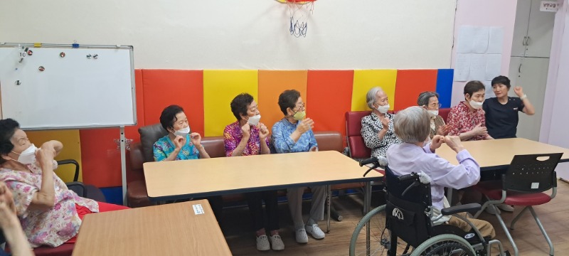 7.4 음악치료2.jpg