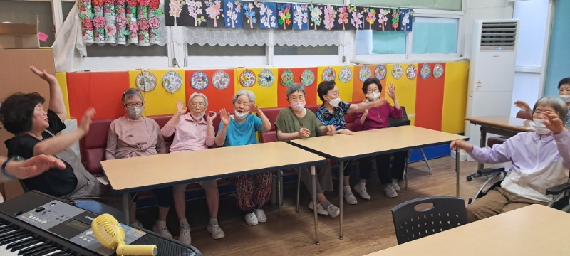 7.4 음악치료4.jpg