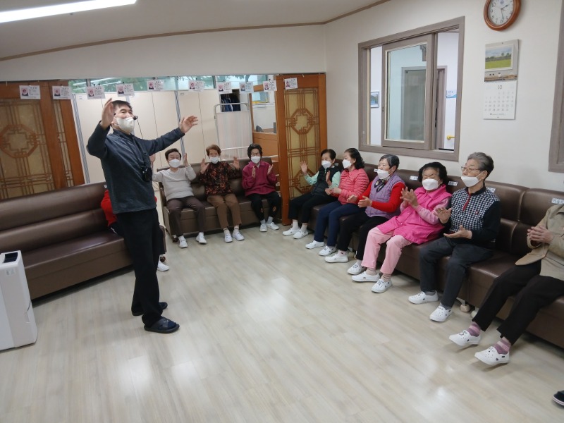 10.22 웃음치료(자원봉사)3.jpg