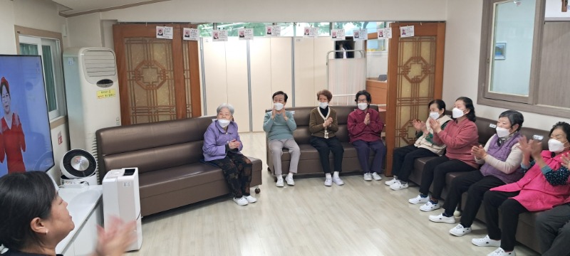 10.29 실버체조3.jpg