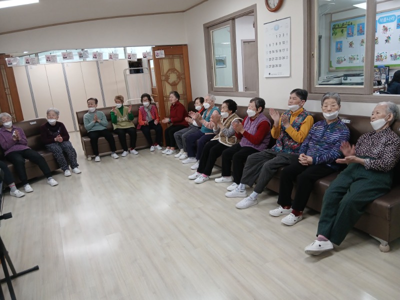 4.3 음악2.jpg