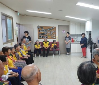 2018년 8월  31일 이 달의 어르신 수상식 이미지